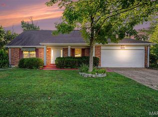 401 Woodrun Dr, Ballwin, MO 63021