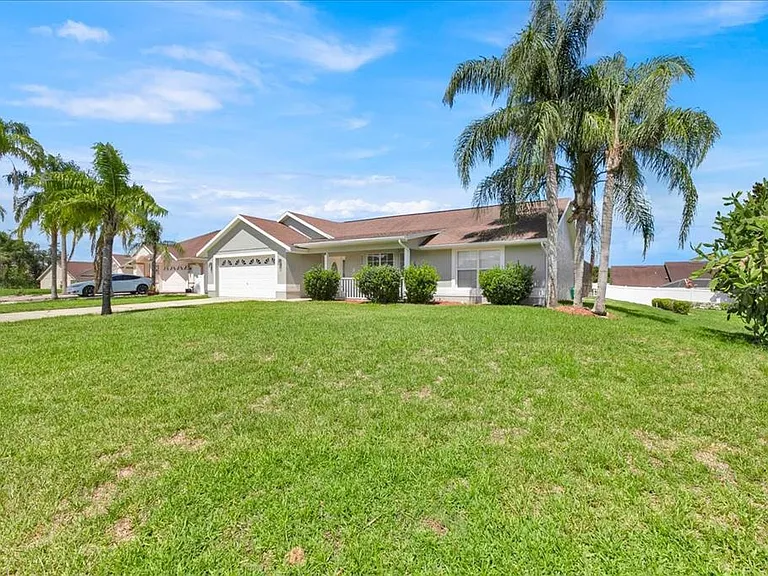 112 Azalea Dr — Photo 2