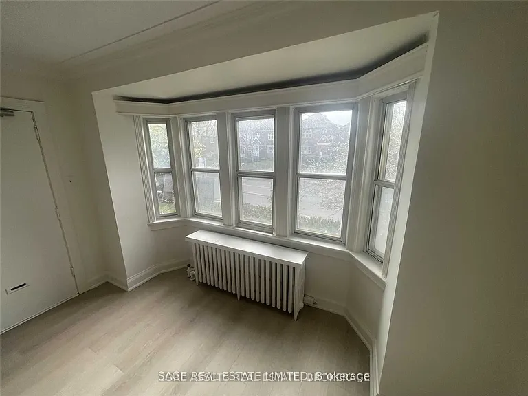 1083 Avenue Rd #4 — Photo 5