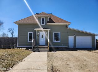520 Garrison Ave, Larimore, ND 58251