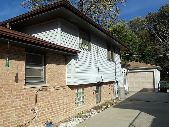 4th image of 17205 Country Ln