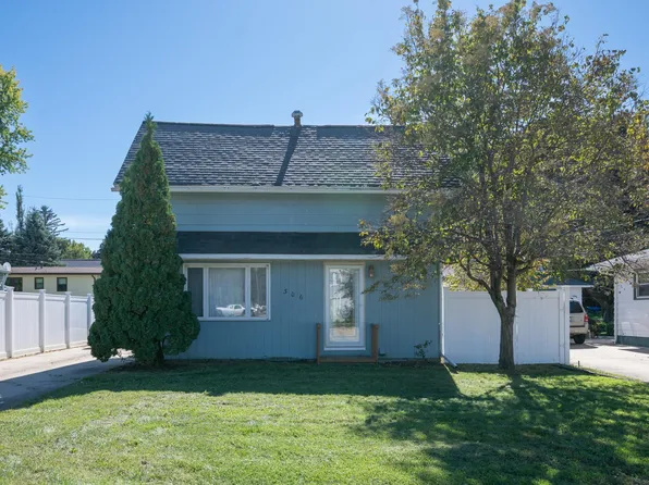 306 1st St E, Stewartville, MN 55976