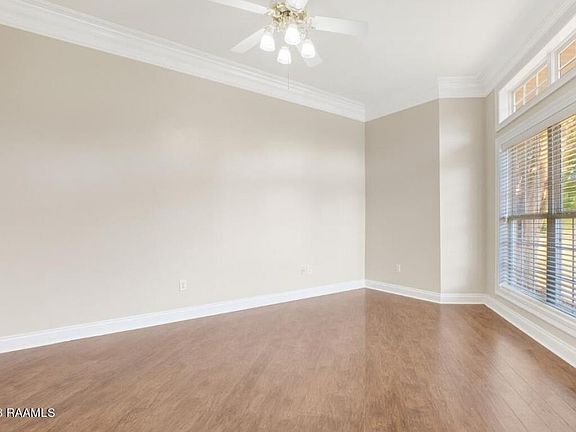 5th image of 650 Southwood Dr