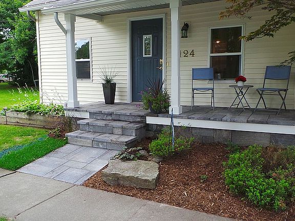 3rd image of 124 S Church St SE