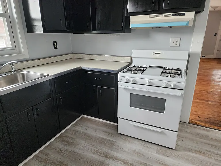 2806 Silver Hill Ave — Photo 3