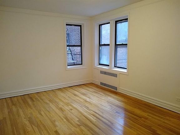 3rd image of 6812 Yellowstone Blvd APT 2S