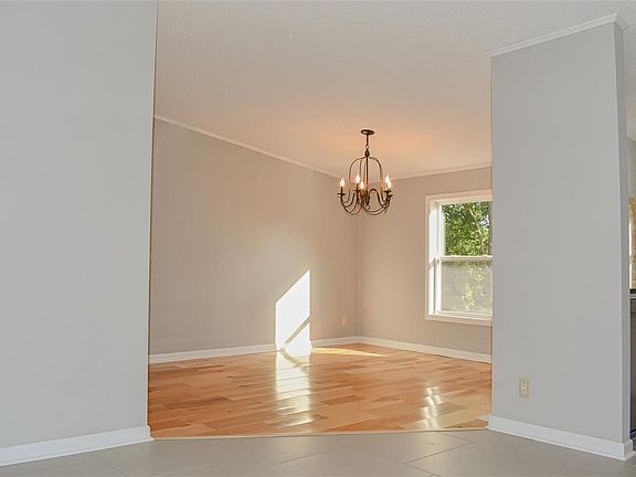 5th image of 107 Dennis Hills Dr