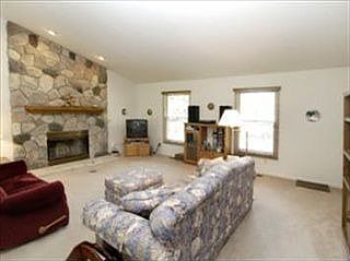 4th image of 3419 Thornhill Ave