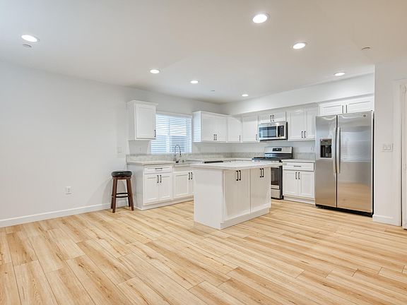 5th image of 240 N Catalina St #1
