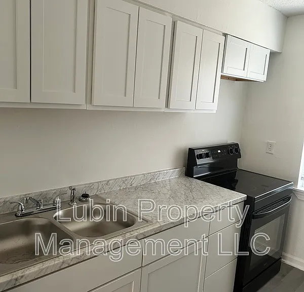 1711 Pendleton St #10 — Photo 8
