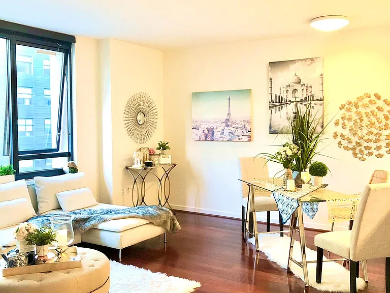 250 King St #532 — Photo 4