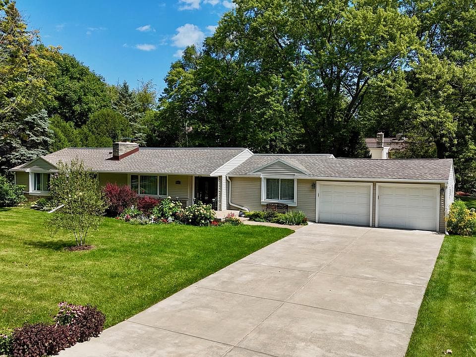 1st image of 8920 N Greenvale ROAD