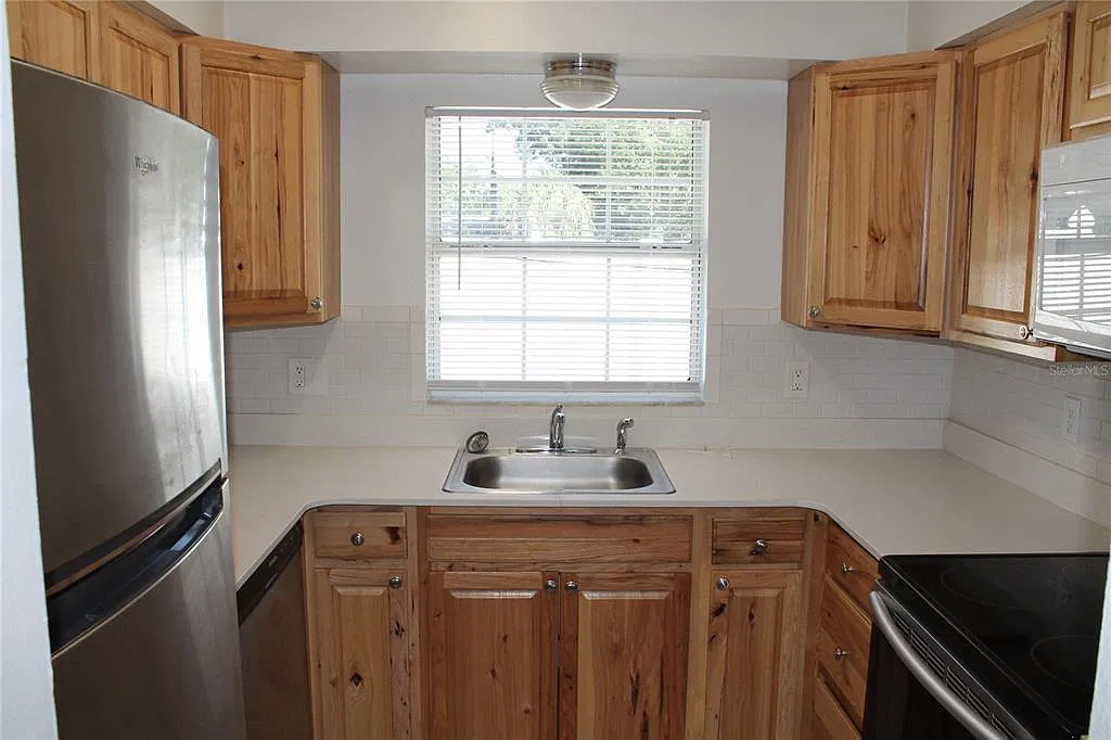 2 bed, 1.0 bath, 2464 sqft, $1,795 — Photo 1