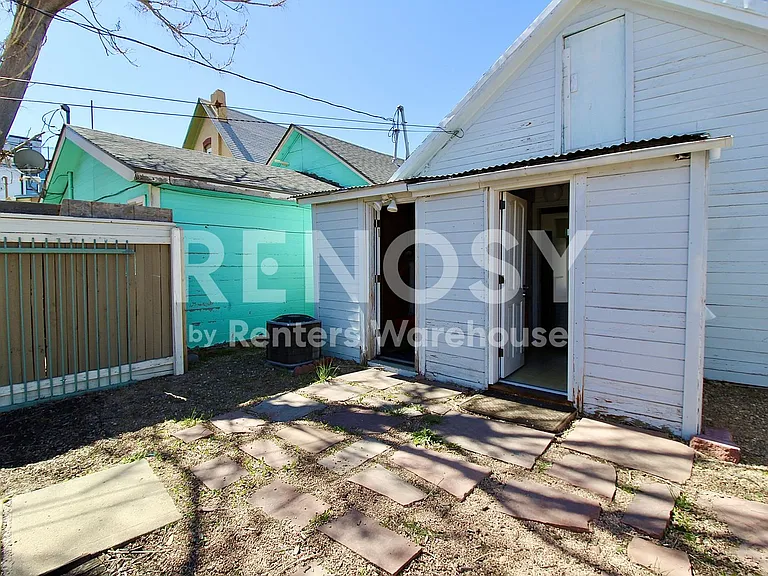 2828 Stout St — Photo 3