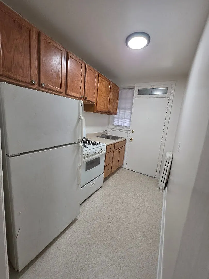 3300 East Capitol St Ne — Photo 4
