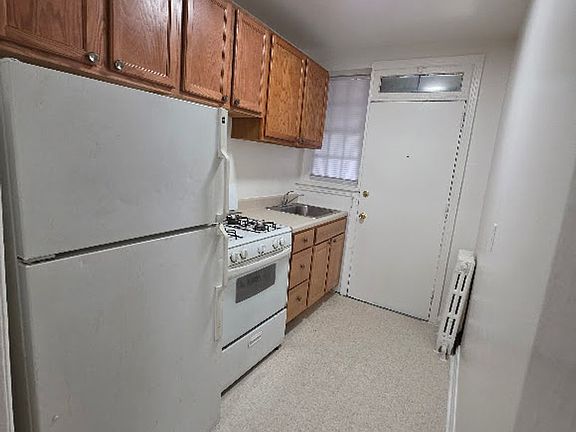 4th image of 3300 E Capitol St NE APT B