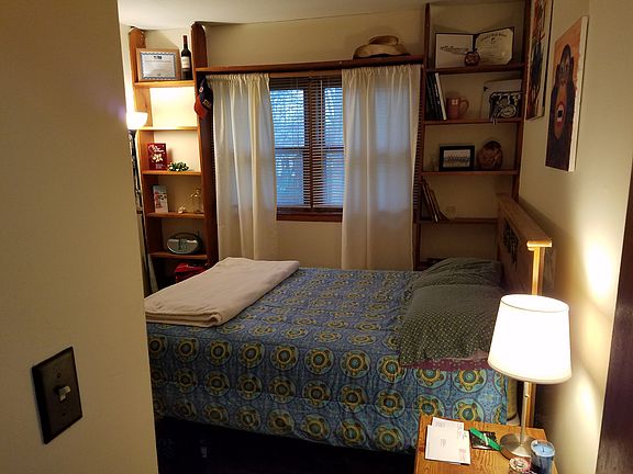 5th image of 211 Esther St