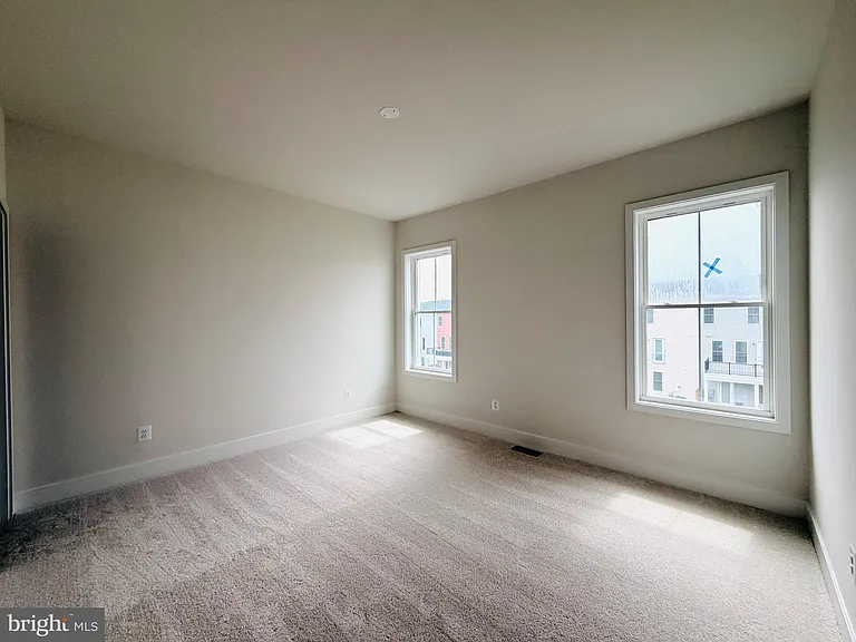 135 Heyford Dr — Photo 35
