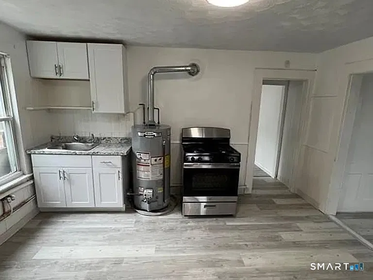 3 bed, 1.0 bath, 1200 sqft, $1,350 — Photo 4