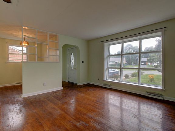 5th image of 2717 Calloway St NW