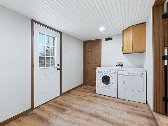 3rd image of 4160 E Bellefontaine Rd