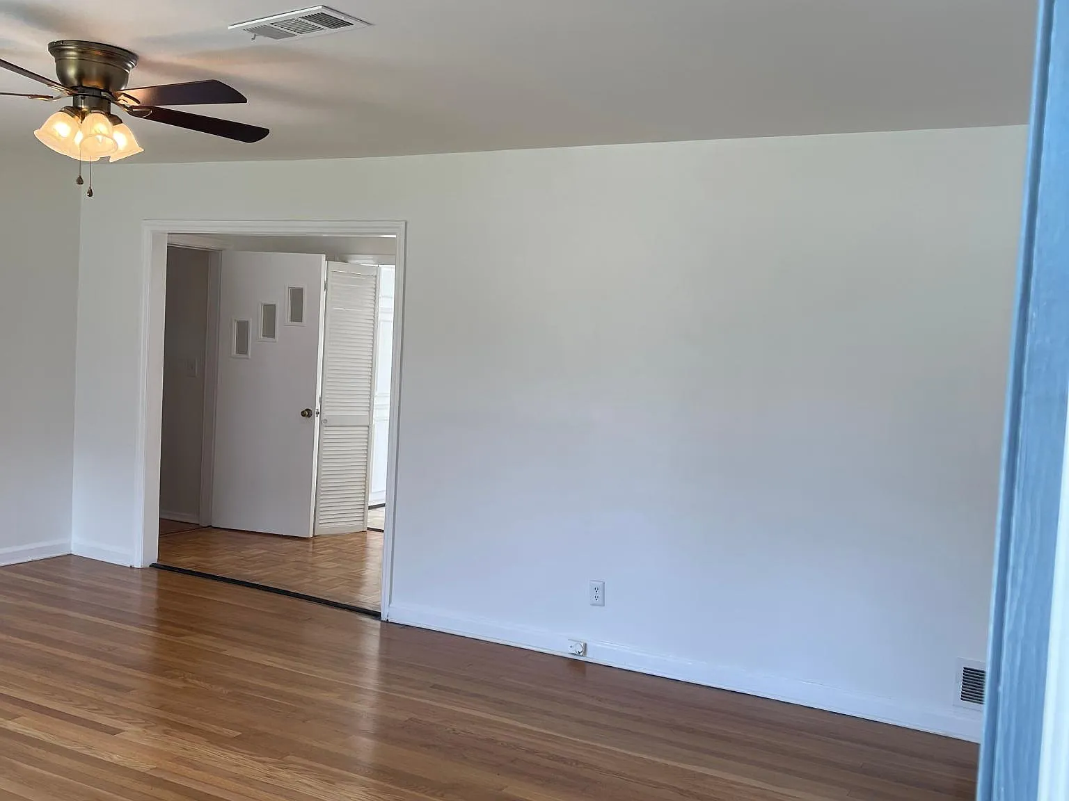 4 bed, 2.5 bath, 3500 sqft, $4,000 — Photo 3
