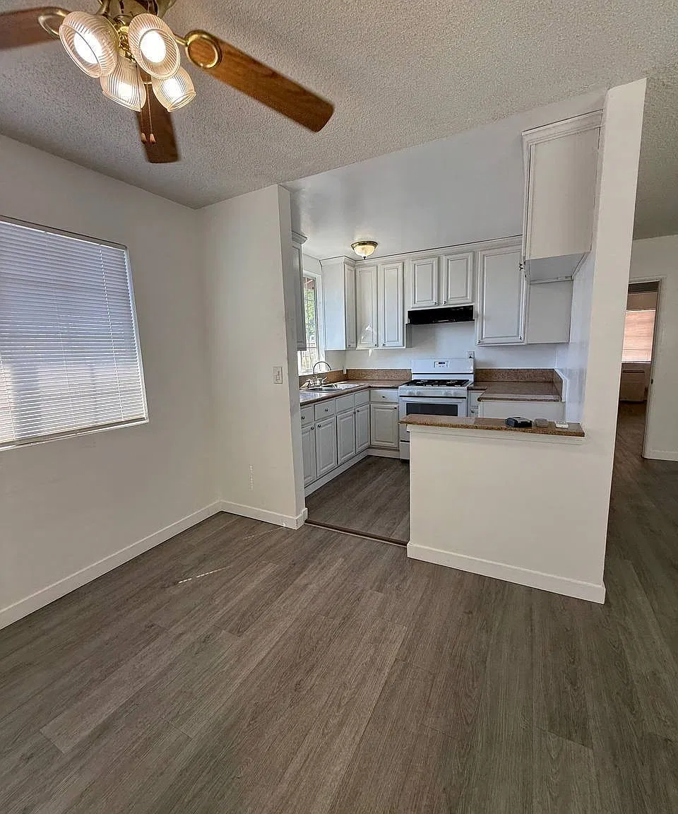 2 bed, 900 sqft, $2,350 — Photo 3
