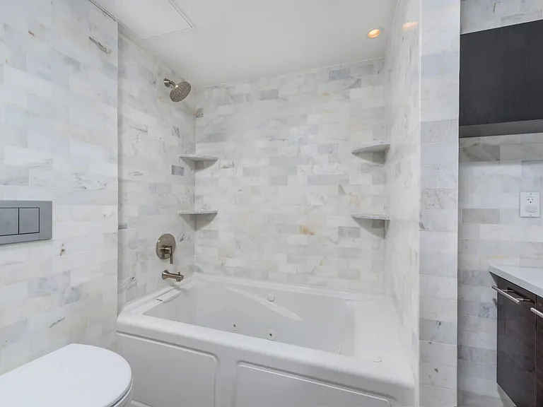 400 S Pointe Dr #307 — Photo 26