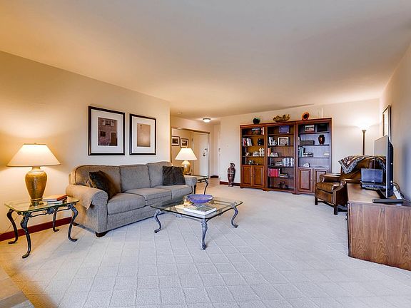 3rd image of 460 S Marion Pkwy APT 1751