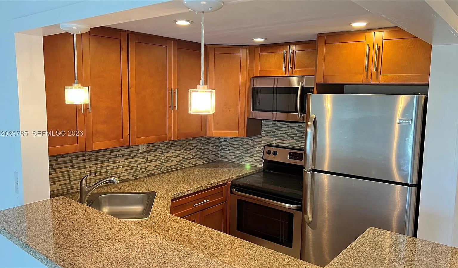 Yolanda Villas Condo — Photo 4