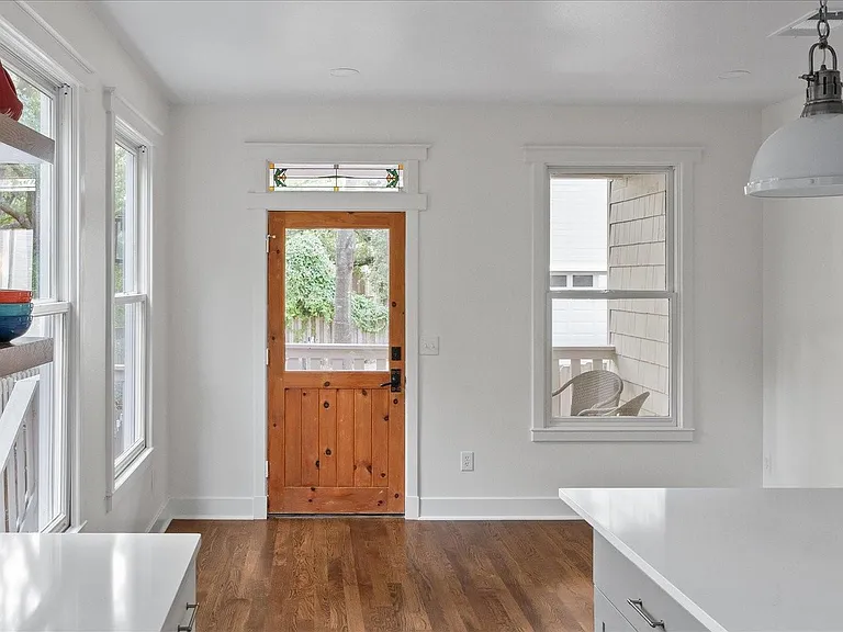 1629 W 12th St — Photo 12