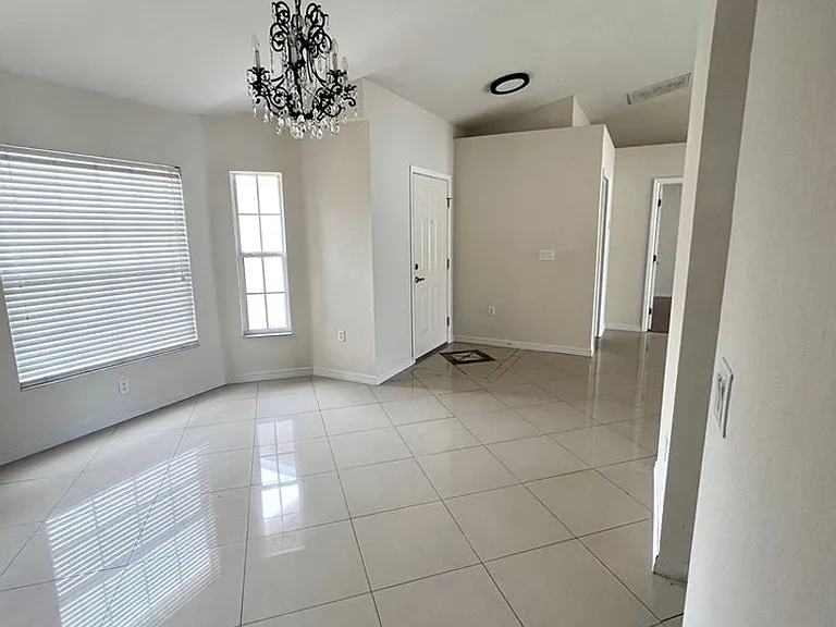 153 Rosedale Ave — Photo 3