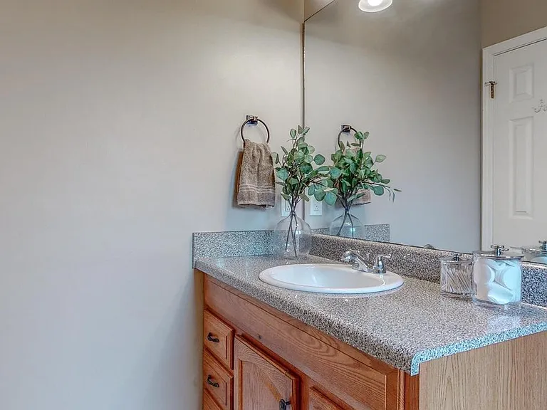 1054 Northview Dr — Photo 44