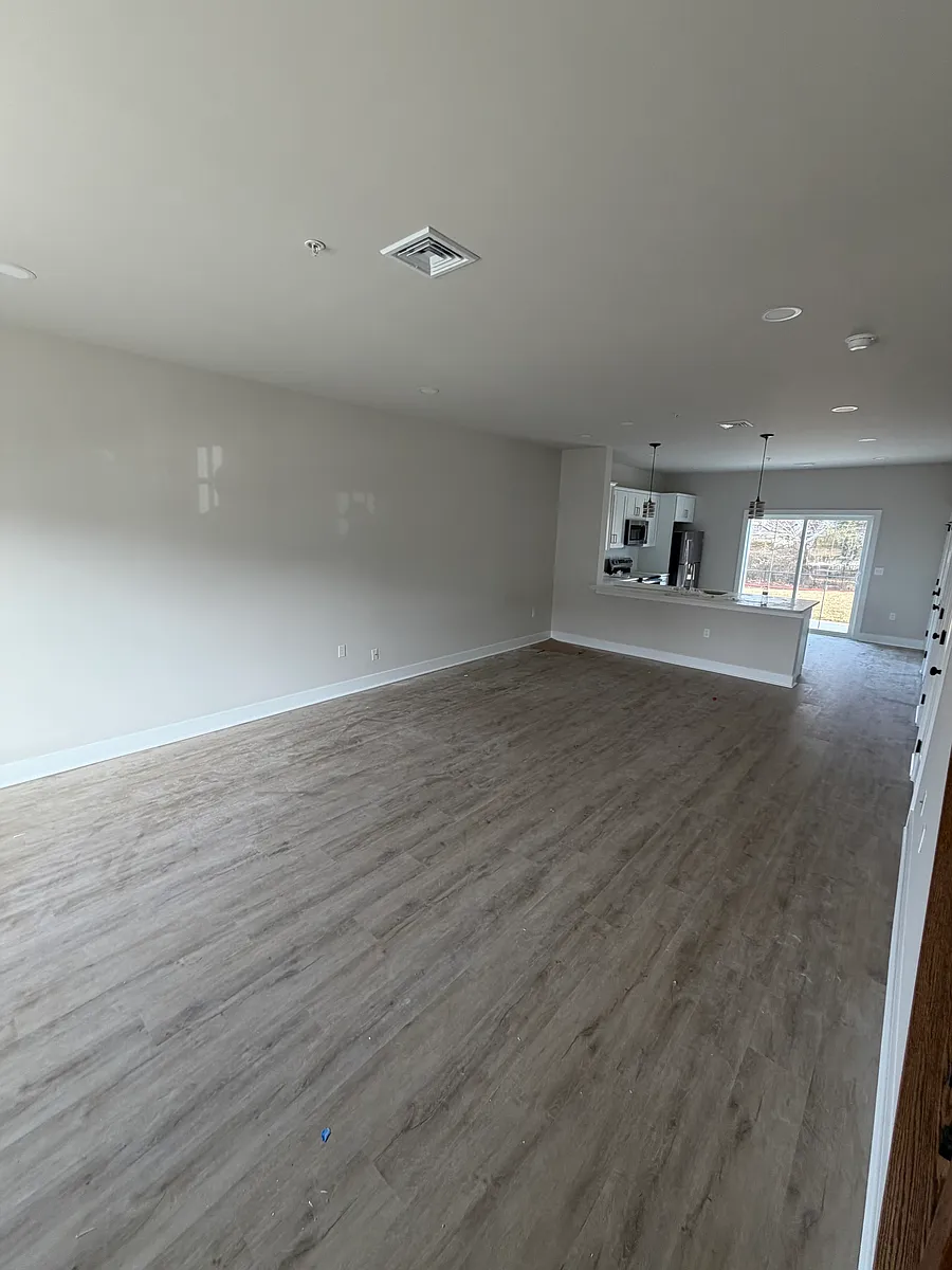 Building Photo - 1411 Greenview Dr #22