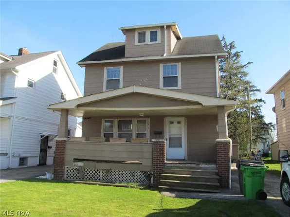 13812 S Parkway Dr, Garfield Heights, OH 44105
