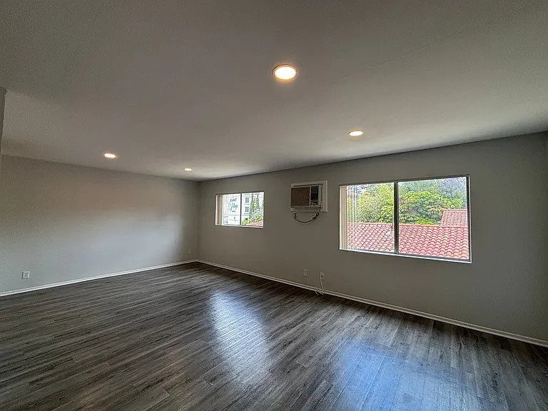 2039 North Las Palmas Ave — Photo 32