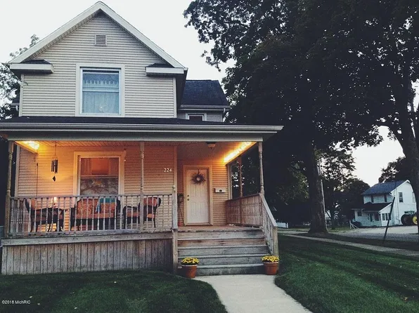 224 E Bacon St, Hillsdale, MI 49242