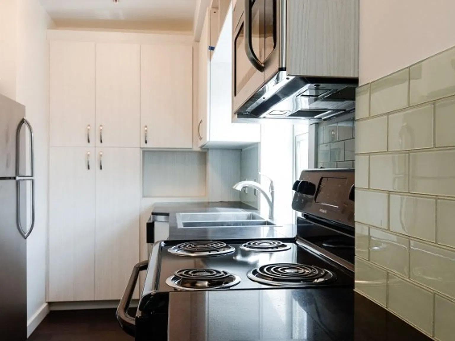 Park Place Apartments | 877 East Park Street — Photo 3