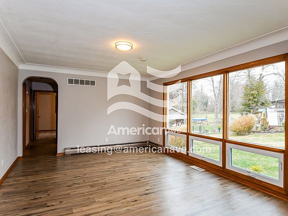 938505_003_wm_-_living_room_13396059.jpg