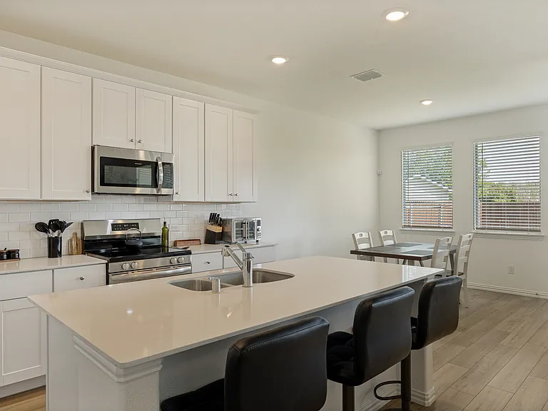 328 Ardsley Ln — Photo 6
