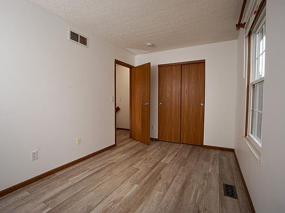 5th image of 1679 Blackhorse Ln