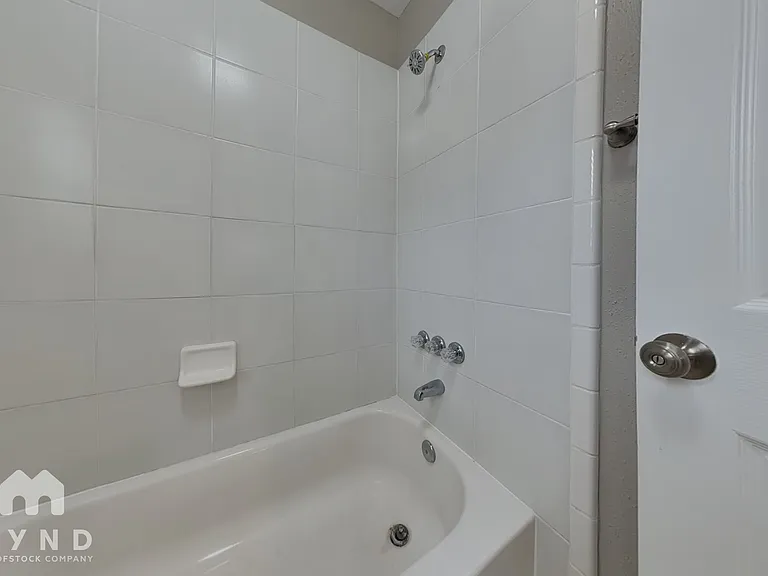 3218 Sedgeborough Cir — Photo 13