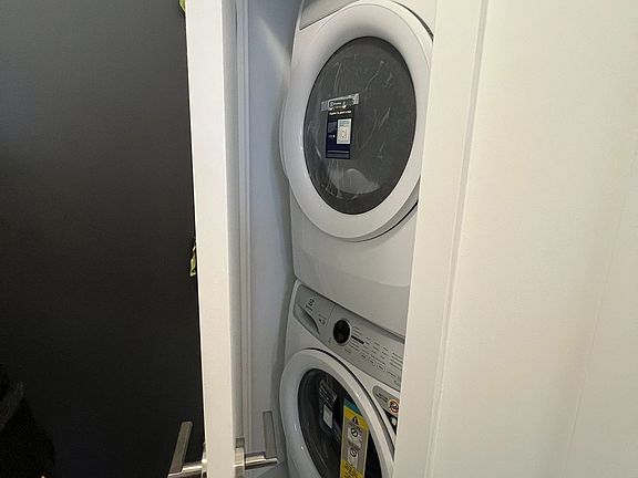 4th image of 7 Golden Lion Hts #N540
