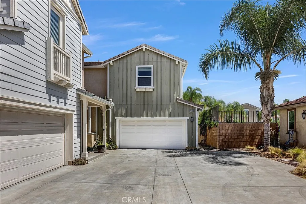 4 bed, 2252 sqft, $4,650 — Photo 1
