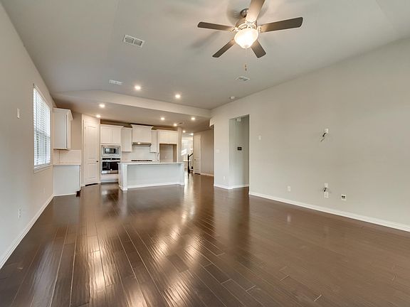 5th image of 2731 Amistad Dr