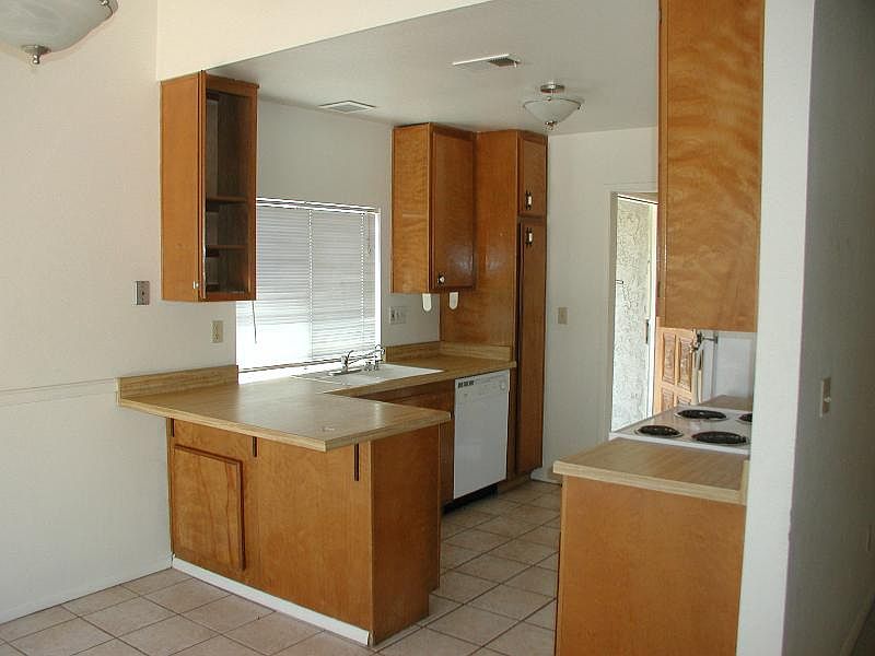 2nd image of 2363 Edenbridge Ln