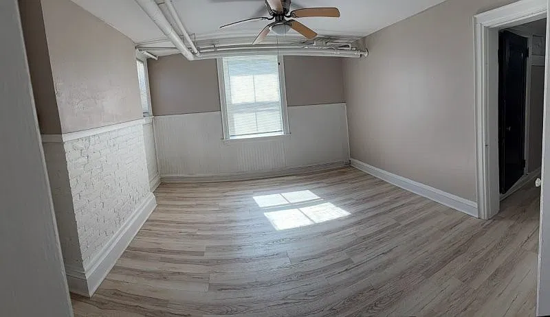 1705 Pleasant St — Photo 2