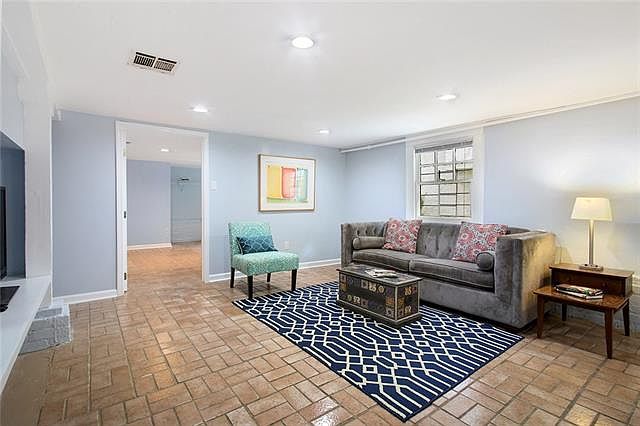 1st image of 1519 Broadway St