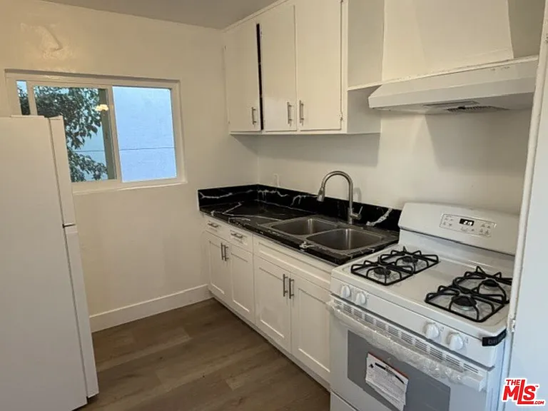 3857 W Mont Clair St — Photo 11