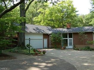 245 Springdale Ln, Moreland Hills, OH